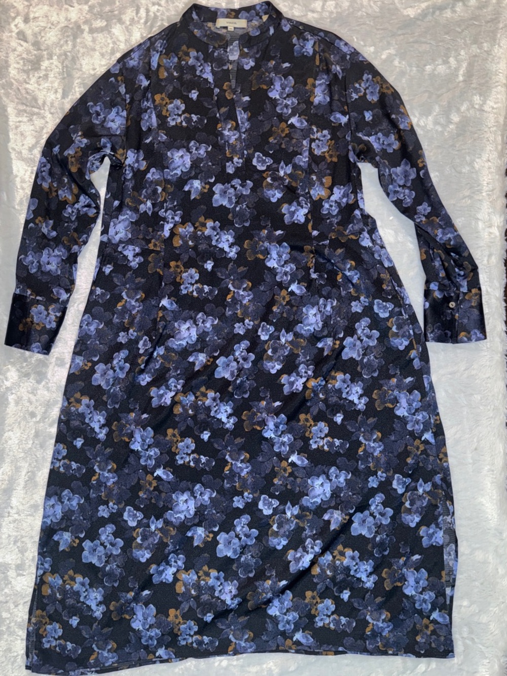 Vince Floral-Print Hammered-Satin Midi
Shirt Dress Size without belt